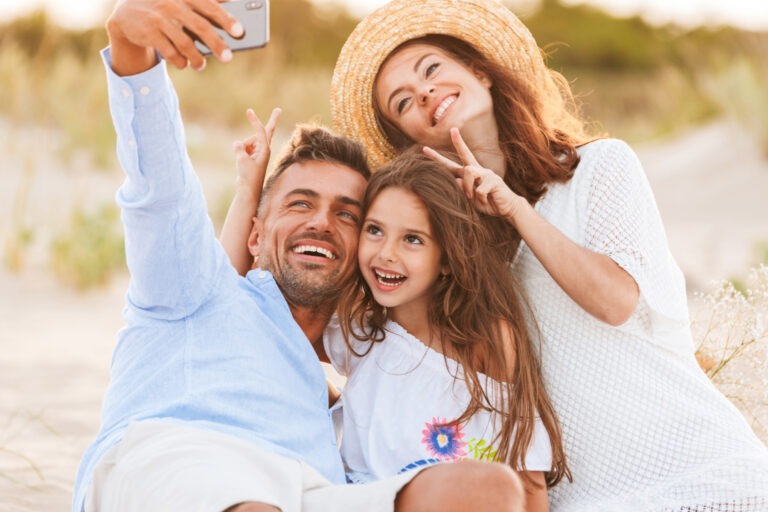 Comment décrocher des écrans en famille pendant les vacances?
